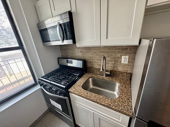 5th image of 270 St Nicholas Ave APT 2H