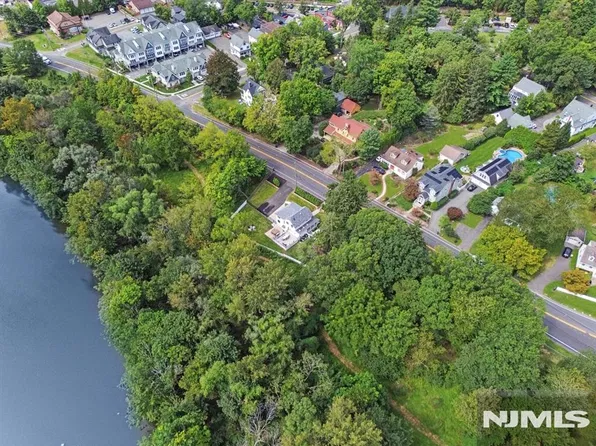 137 Schraalenburgh Road, Harrington Park, NJ 07640