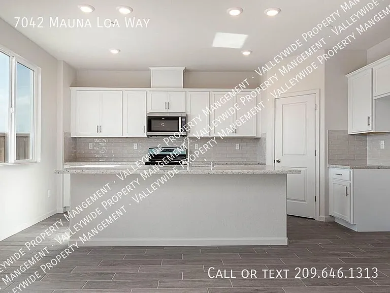 7042 Mauna Loa Way — Photo 39