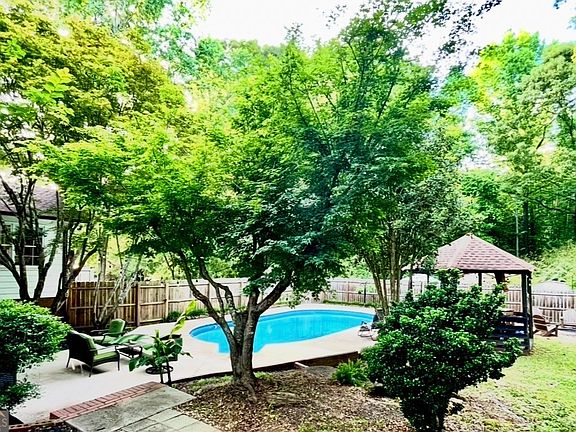 4th image of 78 Hill Crest Dr