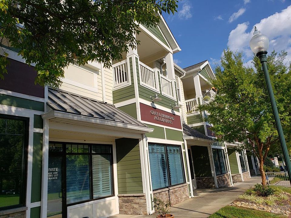1st image of 105B White St