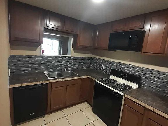 5th image of 3811 N 50th Ave