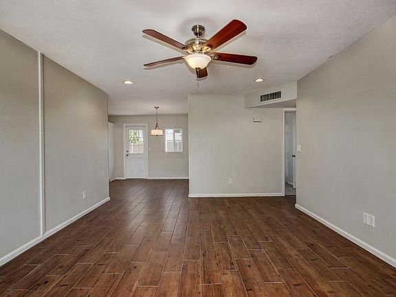 2nd image of 8301 E Oak St