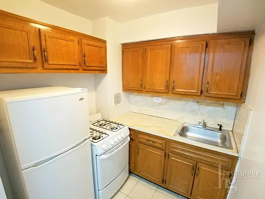 Rented by Hecht Group | media 24