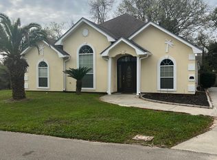 222 Caron Ln, Bay Saint Louis, MS 39520