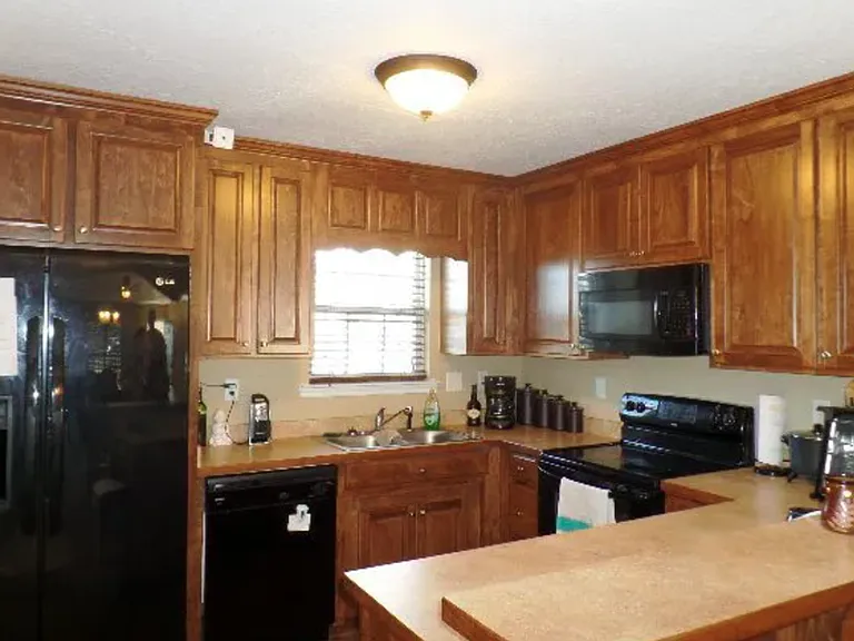 70 Mill Pond Pl — Photo 4