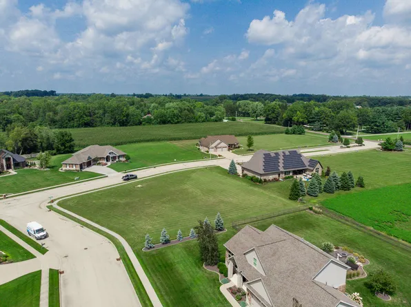 132 Wolf Crossing Dr, Morton, IL 61550