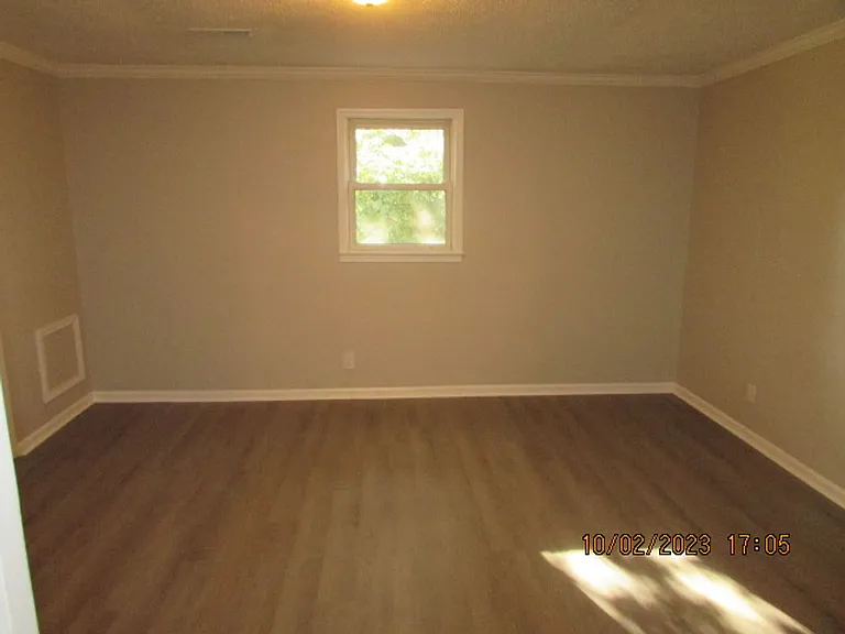 410 Dingle St — Photo 7