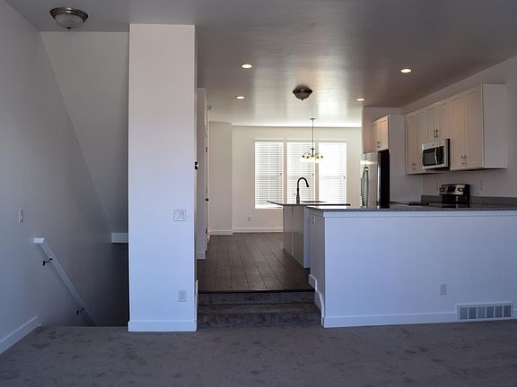 3rd image of 14875 S White Rock Ln