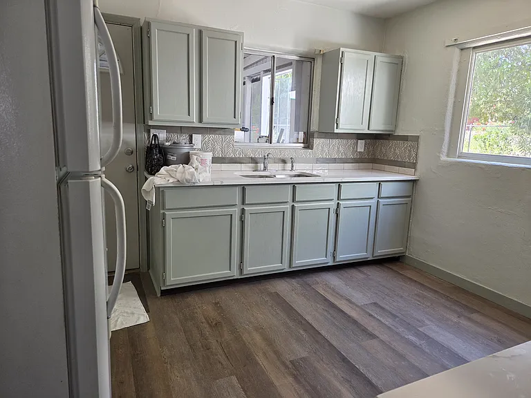 258 W Bonita St — Photo 5