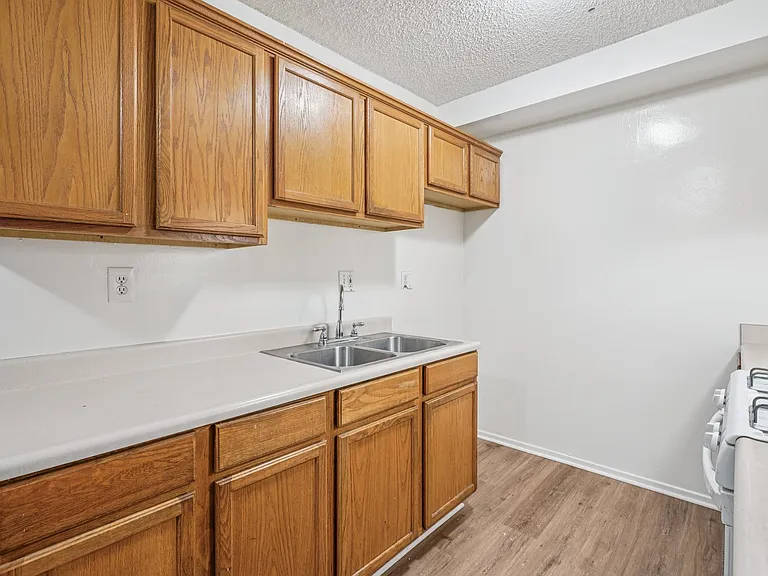 916 S. Carondelet St. — Photo 22