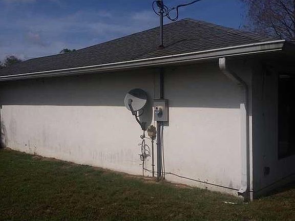 3rd image of 1112 Landsdowne Dr