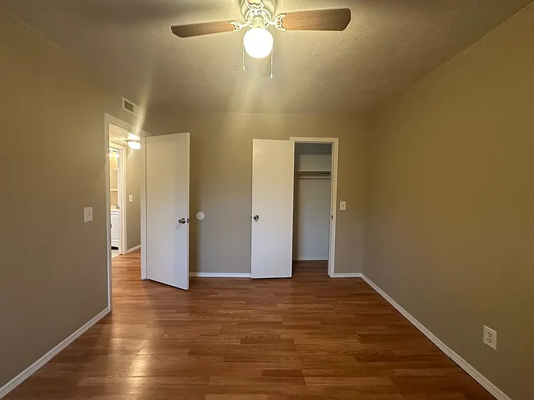 6004 Nw Expy — Photo 29