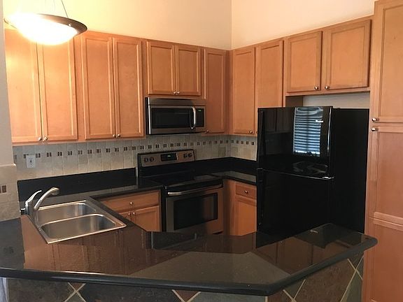 4th image of 78650 Avenue 42 APT 612