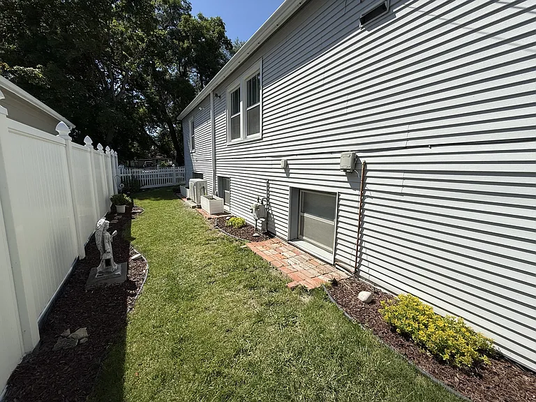 2423 Pine St #1 — Photo 4
