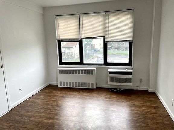3rd image of 47 Oakwood Ave #3
