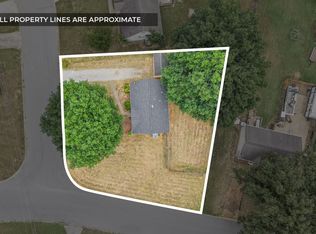 1901 Roan Dr, Clarksville, TN 37042