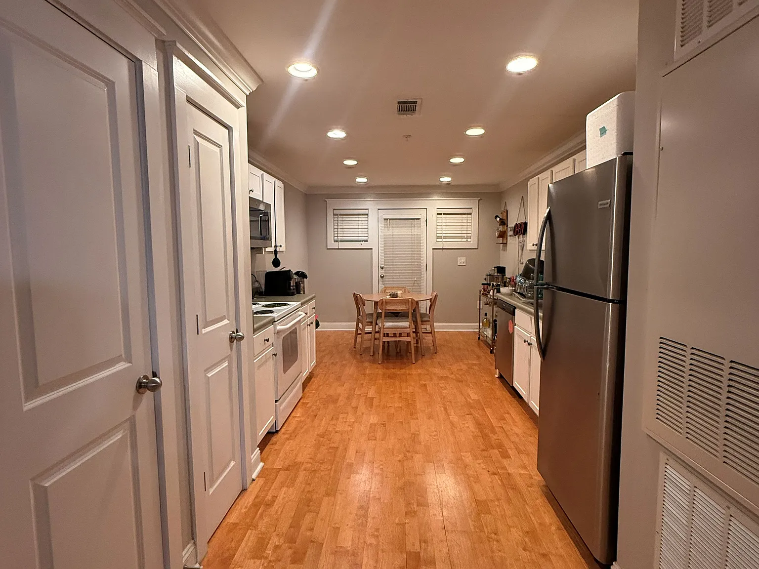 3 bed, 1406 sqft, $2,100 — Photo 3