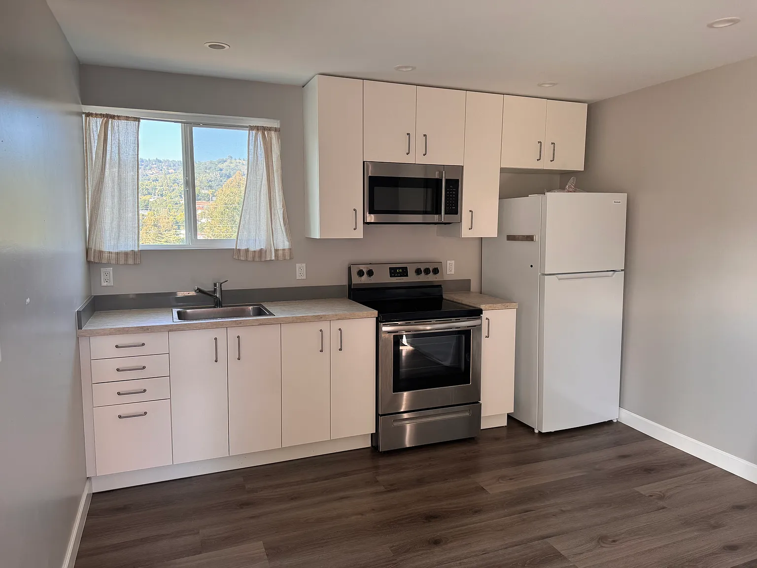 Studio, 480 sqft, $1,900 — Photo 4