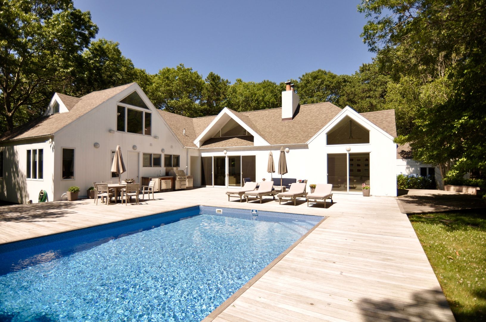  Outdoor Deck / Pool 