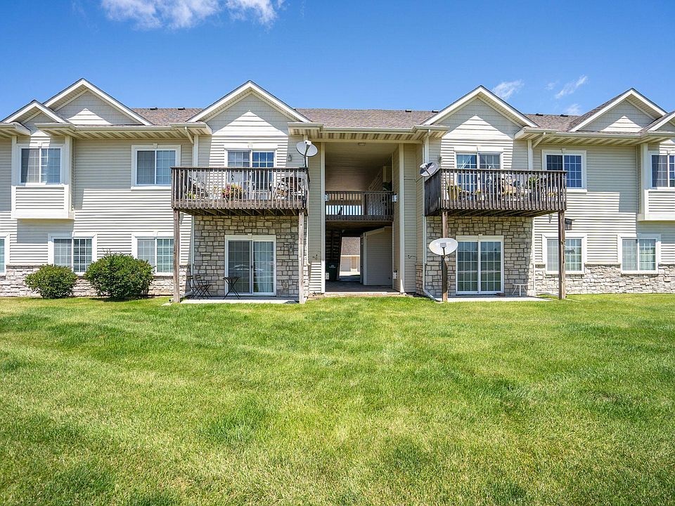 1st image of 1606 NW Prairie Lakes Dr APT 4