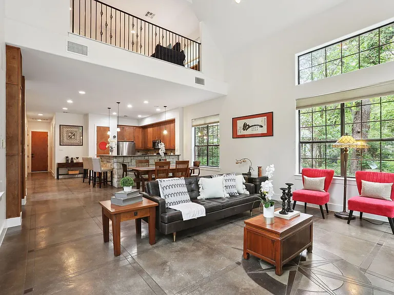 2309 Kinney Rd — Photo 4