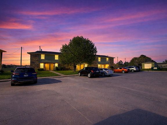 4th image of 300 Meadow Dr