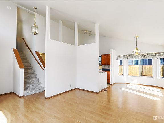 4th image of 303 White River Drive