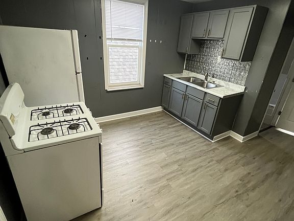 4th image of 4021 Main St Unit 2