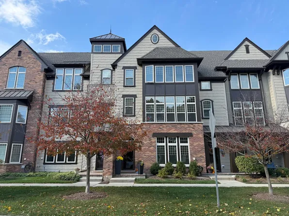 616 Parkside Ct, Libertyville, IL 60048