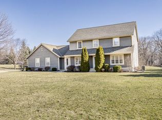 W265S8570 Rustic View Ln, Mukwonago, WI 53149