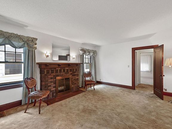 5th image of 4253 Fremont Ave N
