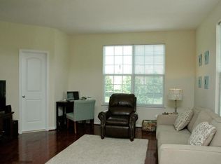 22698 Parkland Farms Ter, Ashburn, VA 20148