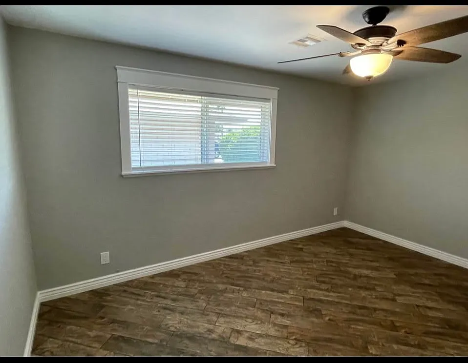 934 N Hayden Rd — Photo 2