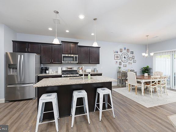 4th image of 44 Wexford Ct