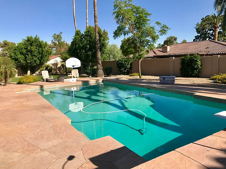 185 E Cercado Ln — Photo 2
