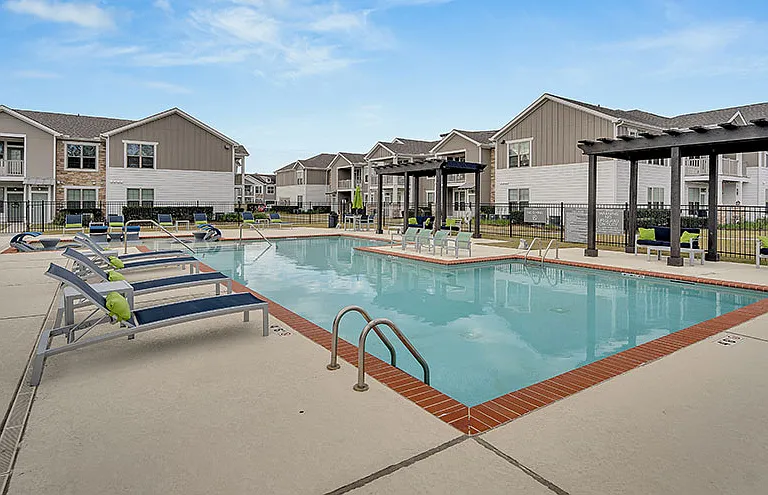 Retreat at Fremaux Town Center Apartments — Photo 26