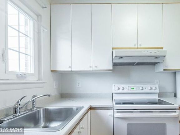 4th image of 13824 Beaujolais Ct