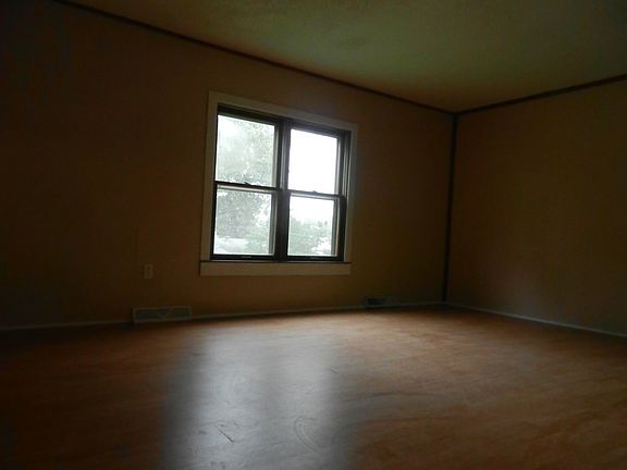 5th image of 8409 Kenwood Ave
