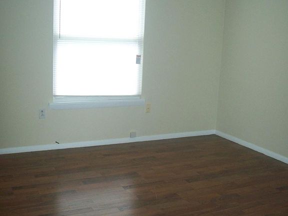 5th image of 608 Midlake Dr