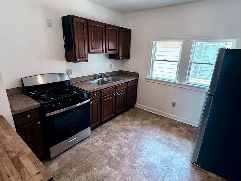 14221 Glenside Rd — Photo 6