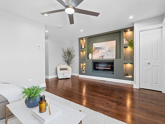3rd image of 7943 S Blackstone Ave