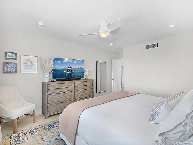 1289 NE Ocean Blvd #11 — Photo 25