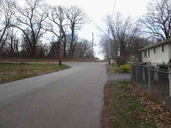 Exterior Neighborhood (street photo)