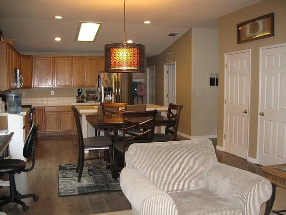 5th image of 1071 W Pepper Dr