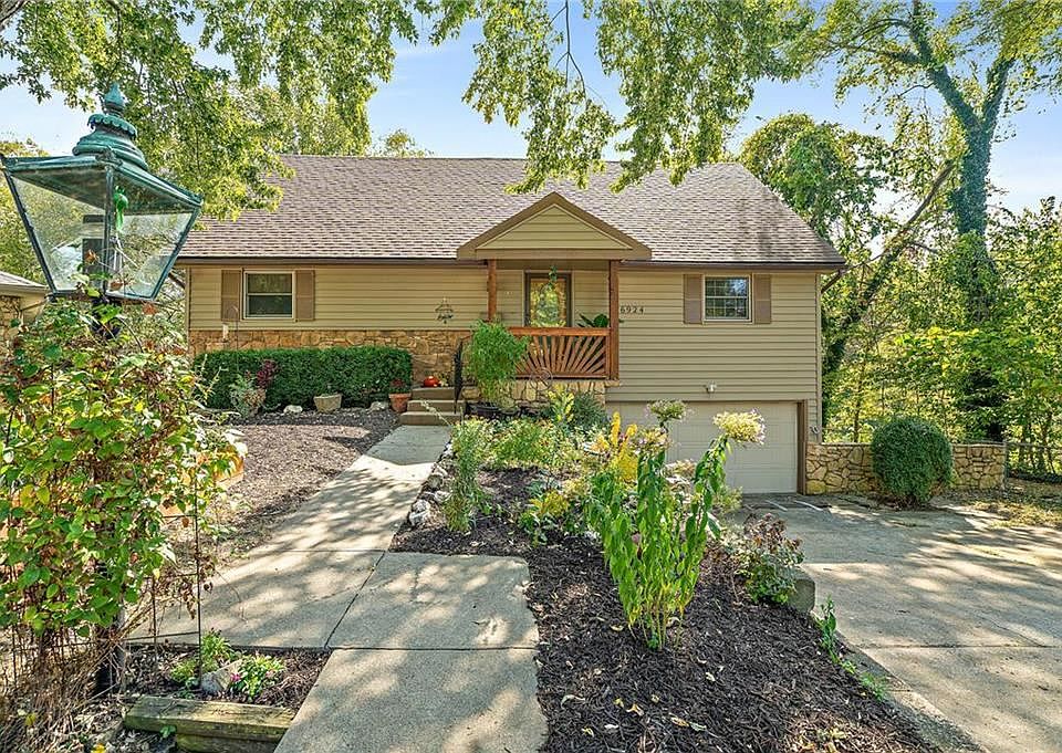 1st image of 6924 Wildwood Dr