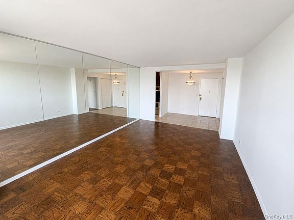 4th image of 27110 Grand Central Parkway #10F
