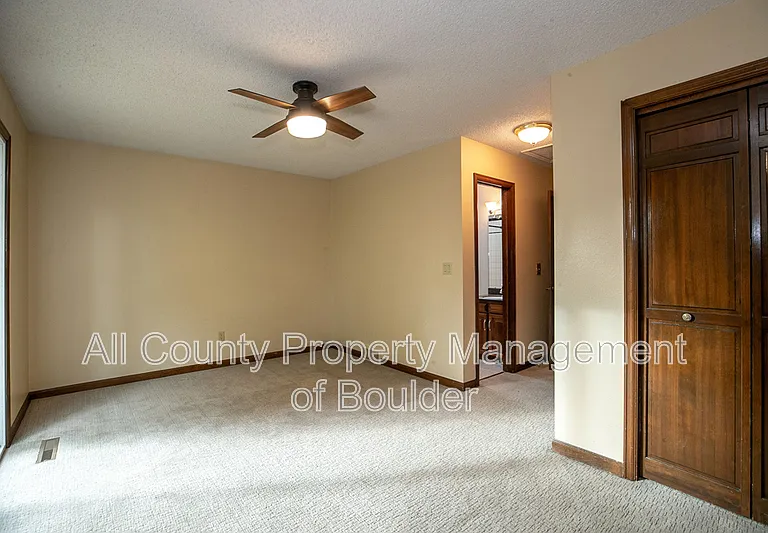 470 W Sutton Cir — Photo 22