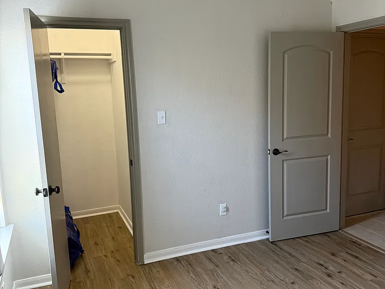 2827 Southampton Way #B — Photo 12