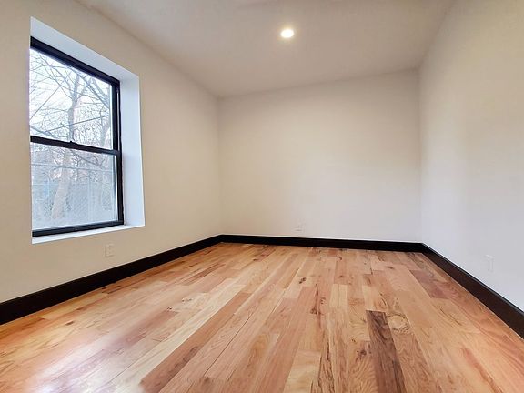 3rd image of 988 Bergen St #2R